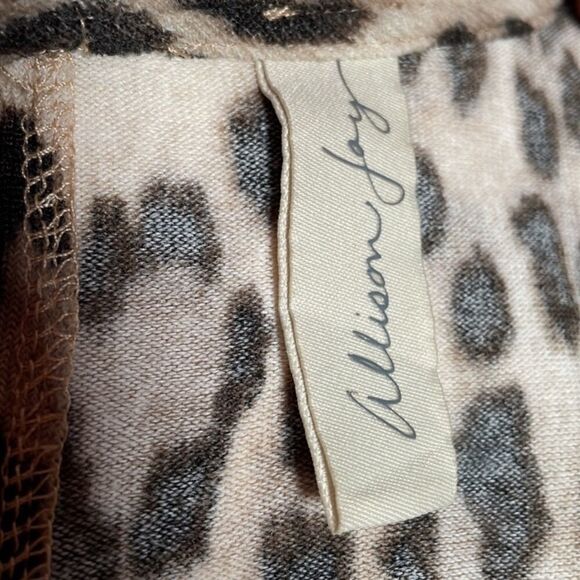 Evereve Allison Joy Leopard Print 3/4 Flutter Sleeve Dress S - Picture 4 of 6